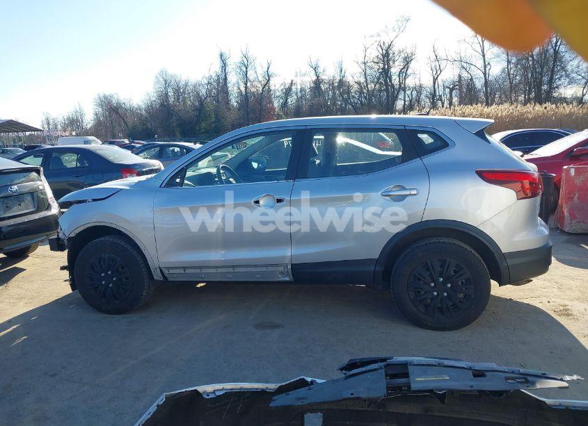 Photo 15 of 2018 Nissan Rogue SPORT S (VIN JN1BJ1CR3JW260514)