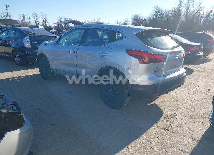 Photo 3 of 2018 Nissan Rogue SPORT S (VIN JN1BJ1CR3JW260514)
