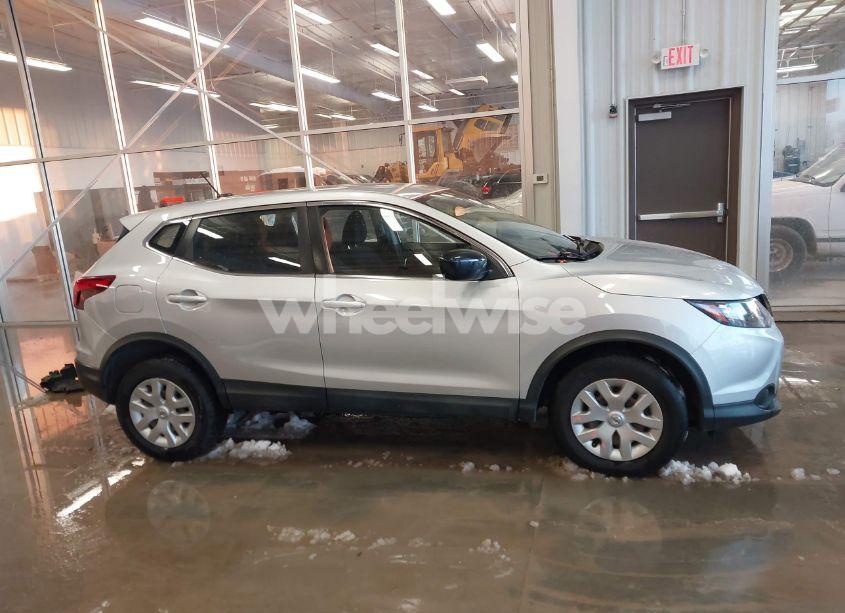 Photo 13 of 2019 Nissan Rogue SPORT S (VIN JN1BJ1CR3KW345435)