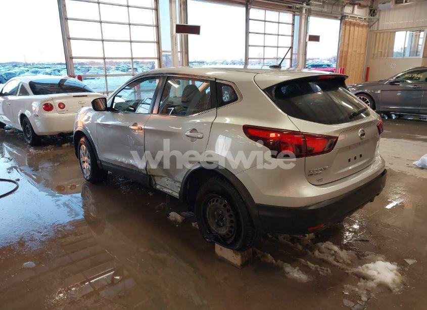 Photo 3 of 2019 Nissan Rogue SPORT S (VIN JN1BJ1CR3KW345435)