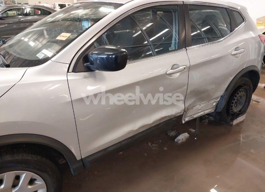 Photo 6 of 2019 Nissan Rogue SPORT S (VIN JN1BJ1CR3KW345435)