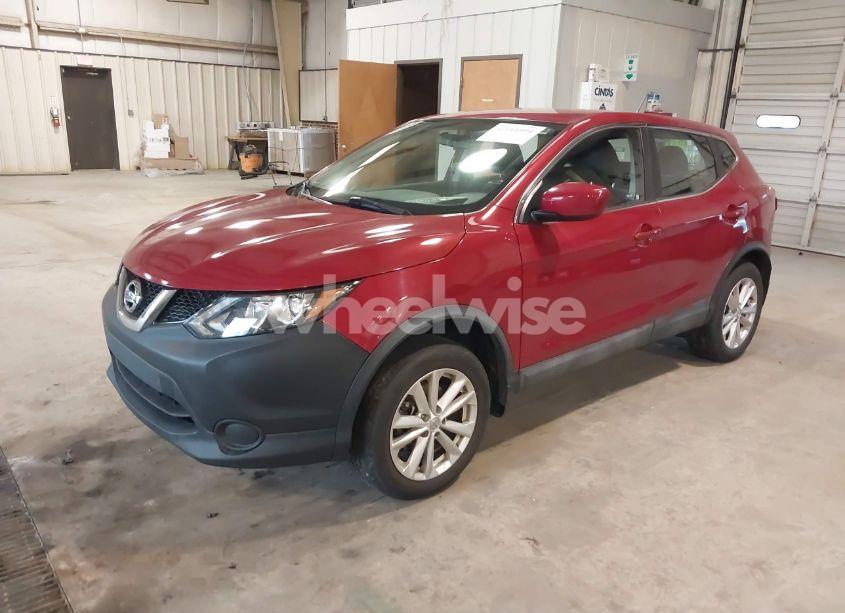 Photo 2 of 2017 Nissan Rogue SPORT S (VIN JN1BJ1CR4HW102659)