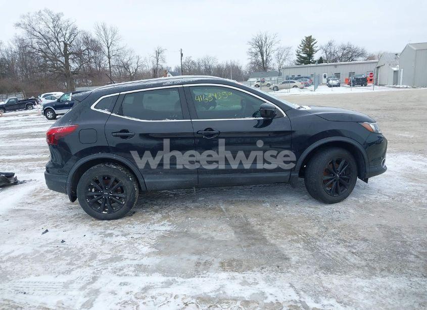 Photo 13 of 2017 Nissan Rogue SPORT SV (VIN JN1BJ1CR4HW103777)