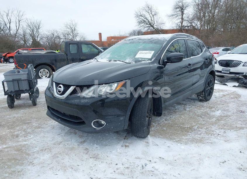 Photo 2 of 2017 Nissan Rogue SPORT SV (VIN JN1BJ1CR4HW103777)