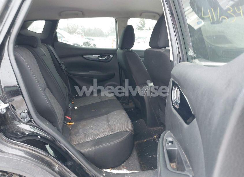 Photo 8 of 2017 Nissan Rogue SPORT SV (VIN JN1BJ1CR4HW103777)