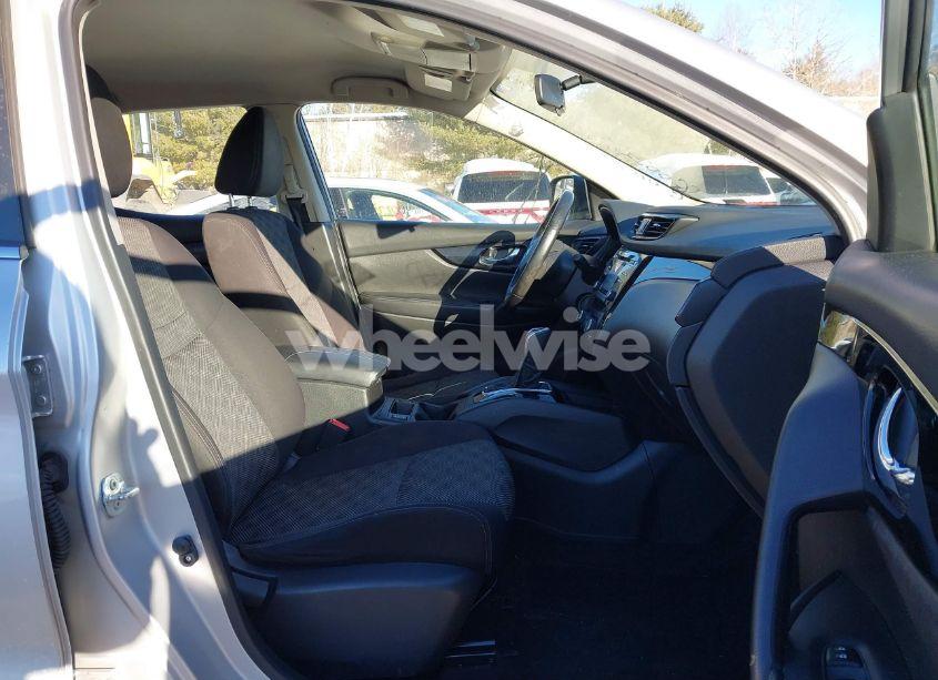 Photo 5 of 2017 Nissan Rogue SPORT SV (VIN JN1BJ1CR4HW126640)