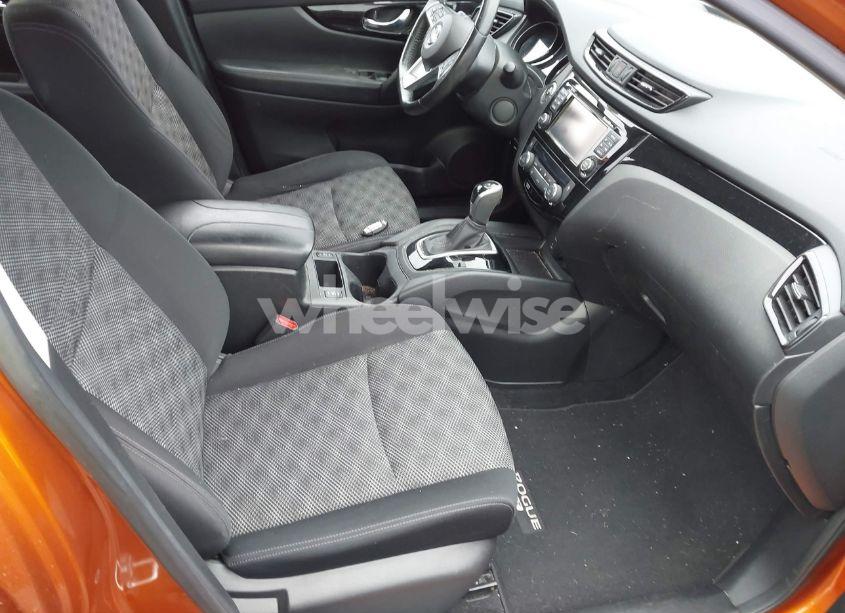 Photo 5 of 2017 Nissan Rogue SPORT SV (VIN JN1BJ1CR4HW136889)