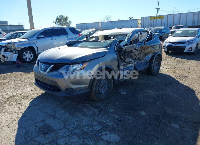 Photo 2 of 2018 Nissan Rogue SPORT S (VIN JN1BJ1CR4JW281565)