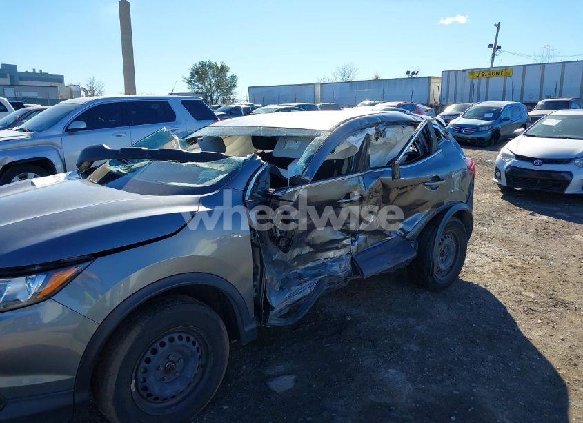 Photo 6 of 2018 Nissan Rogue SPORT S (VIN JN1BJ1CR4JW281565)