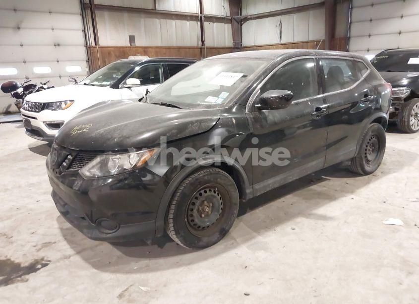 Photo 2 of 2019 Nissan Rogue SPORT S (VIN JN1BJ1CR4KW336503)