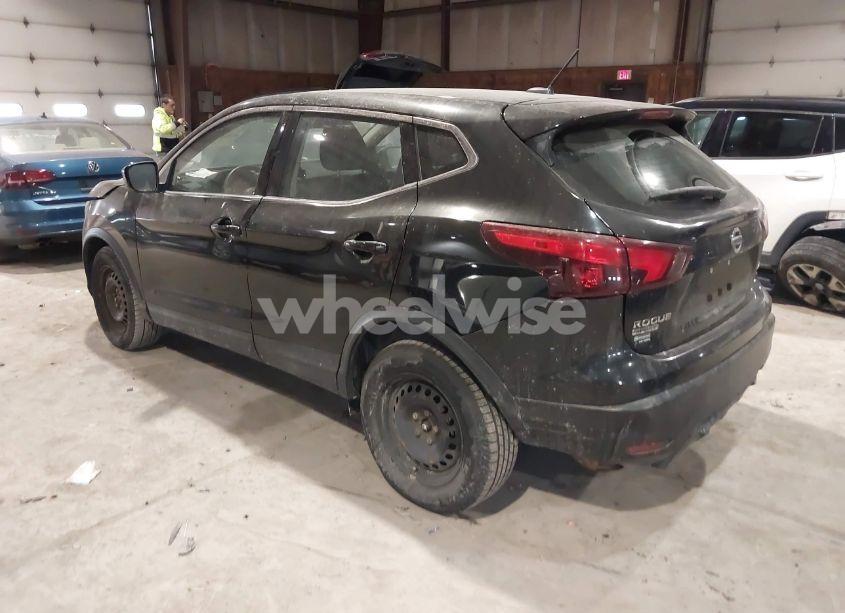 Photo 3 of 2019 Nissan Rogue SPORT S (VIN JN1BJ1CR4KW336503)