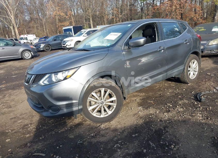 Photo 2 of 2019 Nissan Rogue SPORT S (VIN JN1BJ1CR4KW340146)