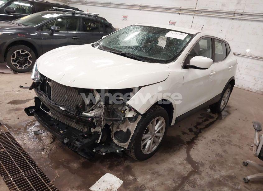 Photo 2 of 2017 Nissan Rogue SPORT S (VIN JN1BJ1CR5HW114299)