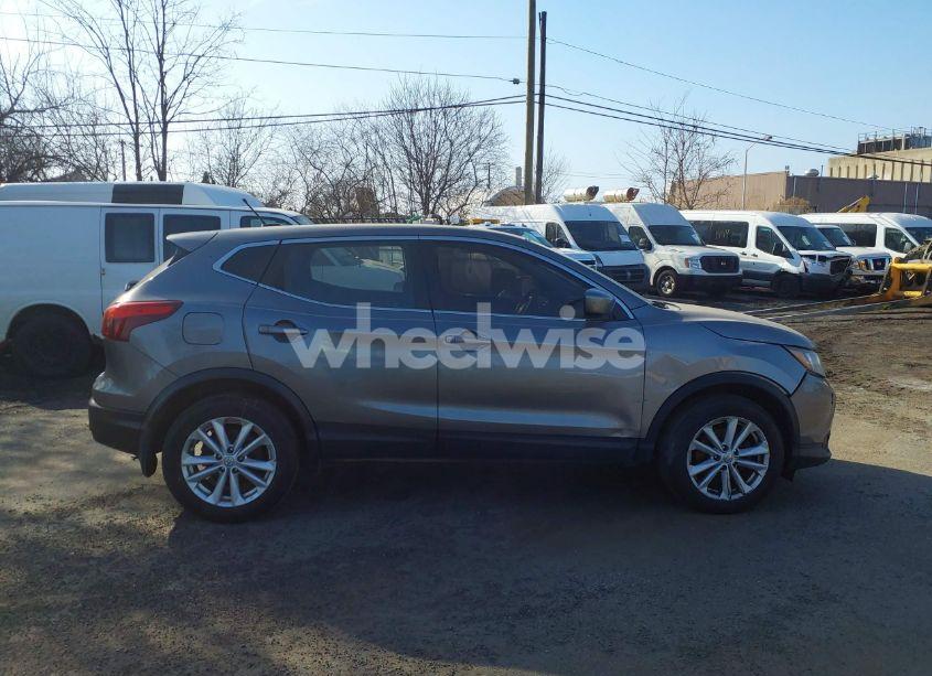 Photo 13 of 2017 Nissan Rogue SPORT S (VIN JN1BJ1CR5HW117297)