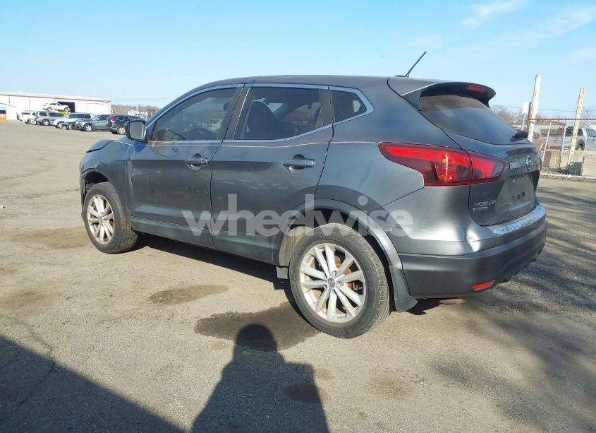 Photo 3 of 2017 Nissan Rogue SPORT S (VIN JN1BJ1CR5HW117297)