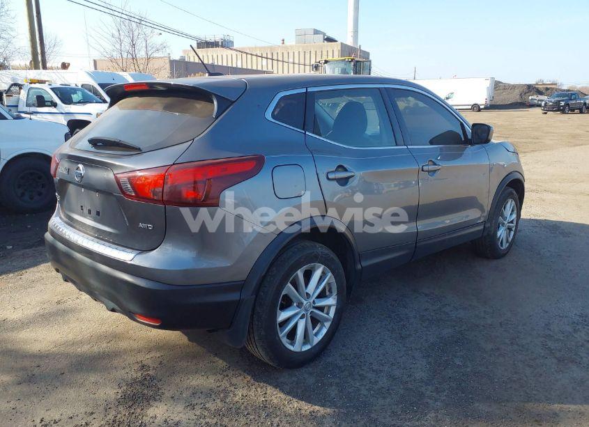 Photo 4 of 2017 Nissan Rogue SPORT S (VIN JN1BJ1CR5HW117297)