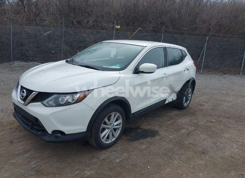 Photo 2 of 2017 Nissan Rogue SPORT S (VIN JN1BJ1CR5HW133550)