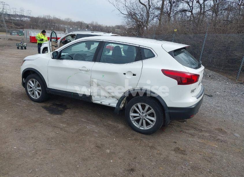 Photo 3 of 2017 Nissan Rogue SPORT S (VIN JN1BJ1CR5HW133550)