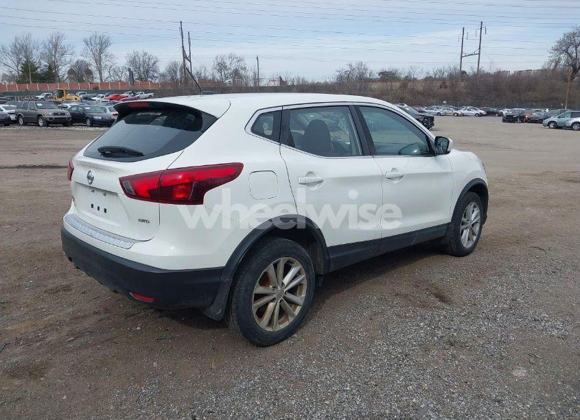 Photo 4 of 2017 Nissan Rogue SPORT S (VIN JN1BJ1CR5HW133550)