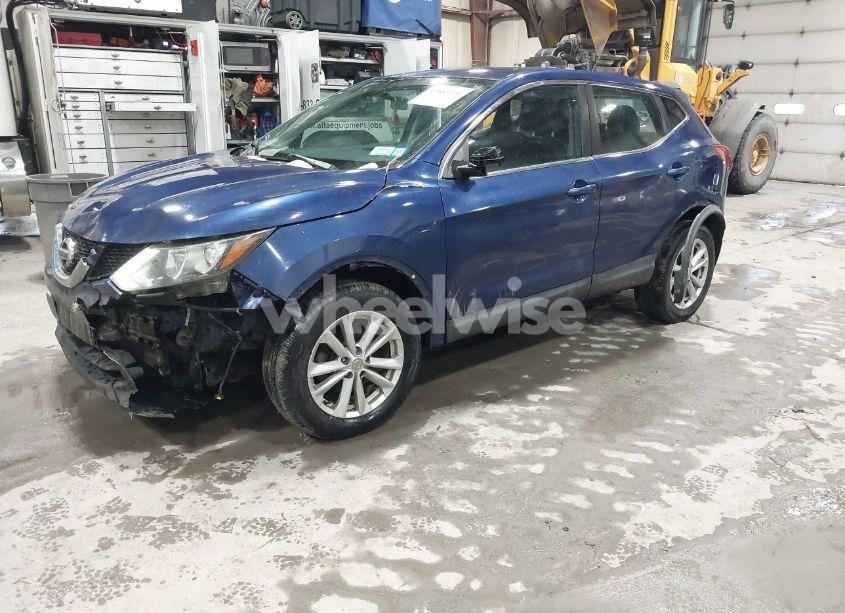 Photo 2 of 2018 Nissan Rogue SPORT S (VIN JN1BJ1CR5JW201304)