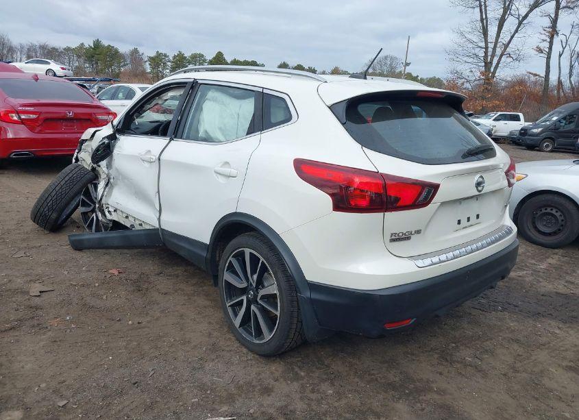 Photo 3 of 2018 Nissan Rogue SPORT SL (VIN JN1BJ1CR5JW204915)