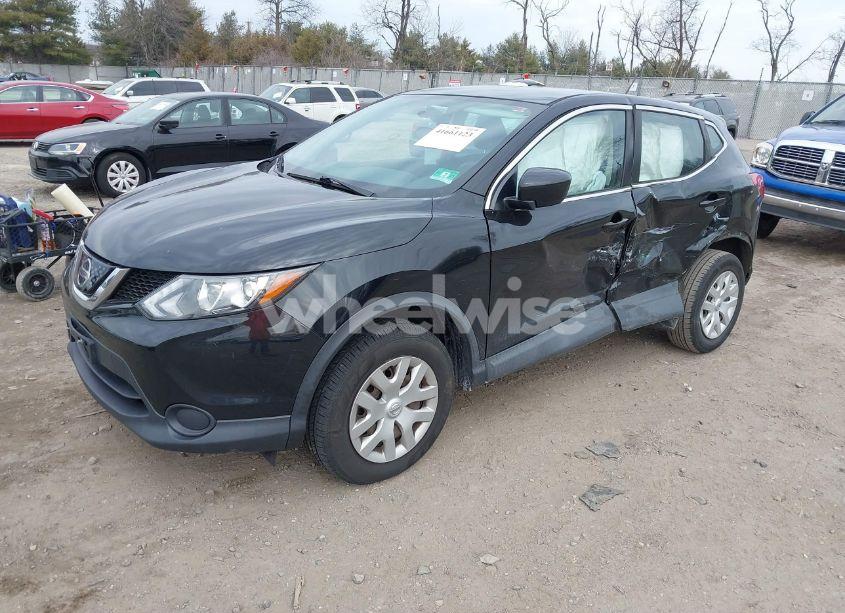 Photo 2 of 2018 Nissan Rogue SPORT S (VIN JN1BJ1CR5JW251040)