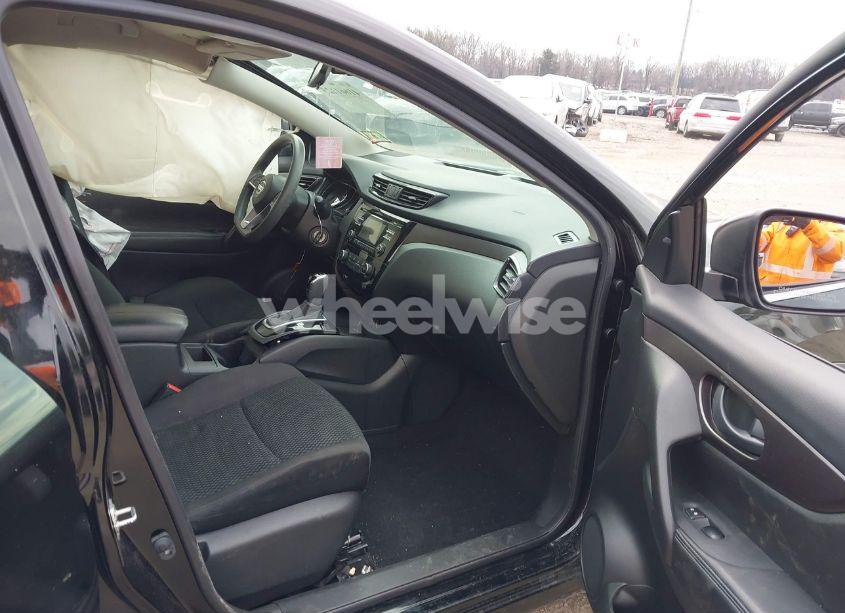 Photo 5 of 2018 Nissan Rogue SPORT S (VIN JN1BJ1CR5JW251040)