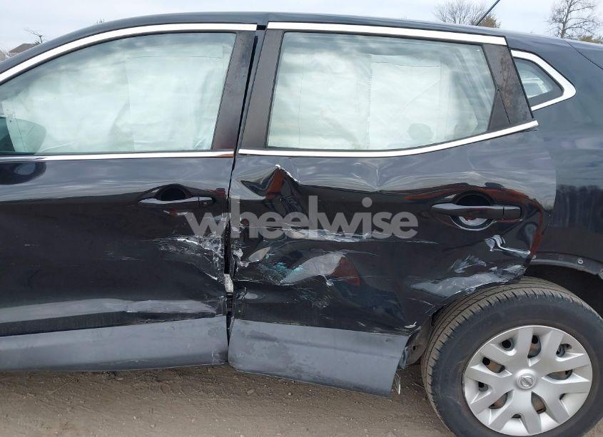 Photo 6 of 2018 Nissan Rogue SPORT S (VIN JN1BJ1CR5JW251040)