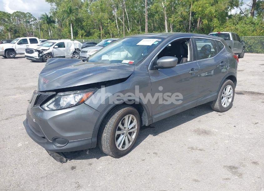 Photo 2 of 2018 Nissan Rogue SPORT S (VIN JN1BJ1CR5JW251619)