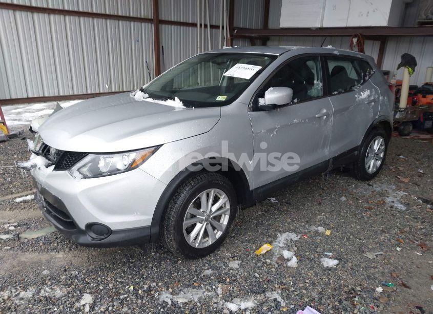 Photo 2 of 2018 Nissan Rogue SPORT S (VIN JN1BJ1CR5JW263432)