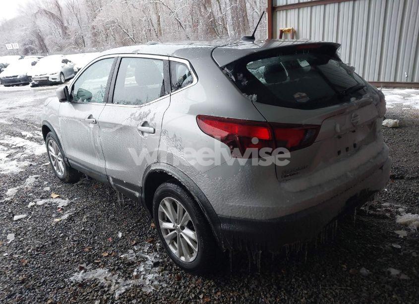 Photo 3 of 2018 Nissan Rogue SPORT S (VIN JN1BJ1CR5JW263432)