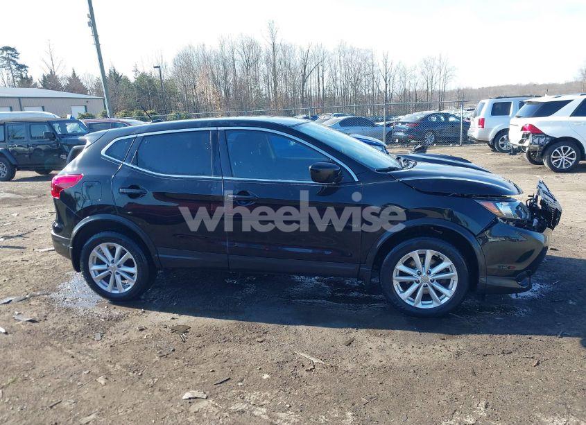 Photo 13 of 2018 Nissan Rogue SPORT S (VIN JN1BJ1CR5JW267531)