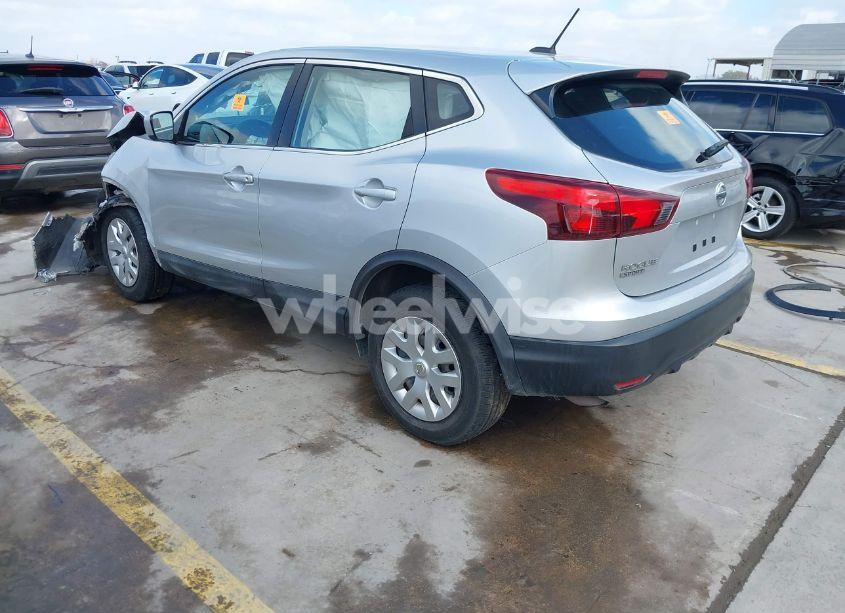 Photo 3 of 2019 Nissan Rogue SPORT S (VIN JN1BJ1CR5KW623462)