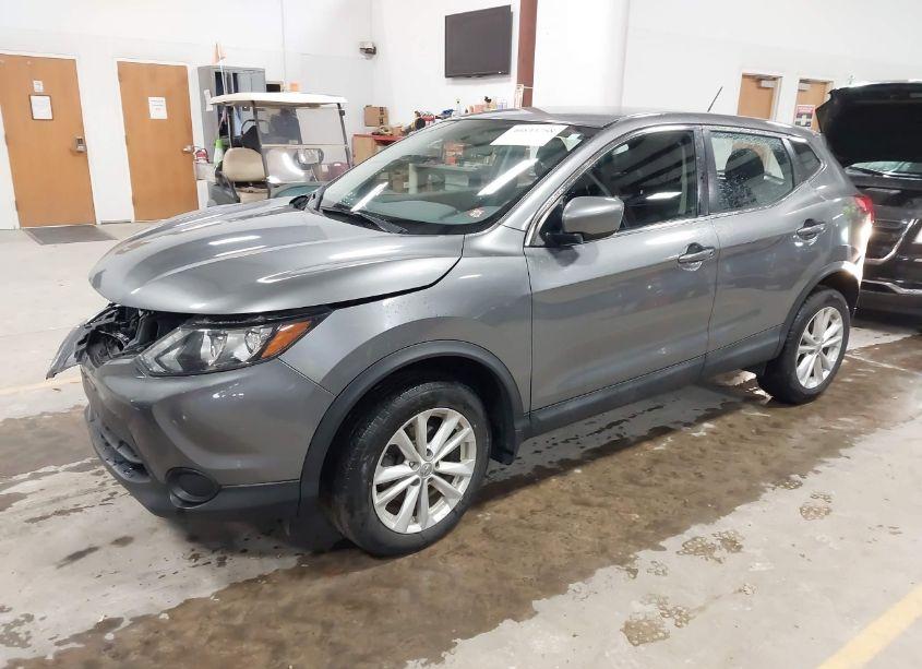 Photo 2 of 2017 Nissan Rogue SPORT S (VIN JN1BJ1CR6HW114067)