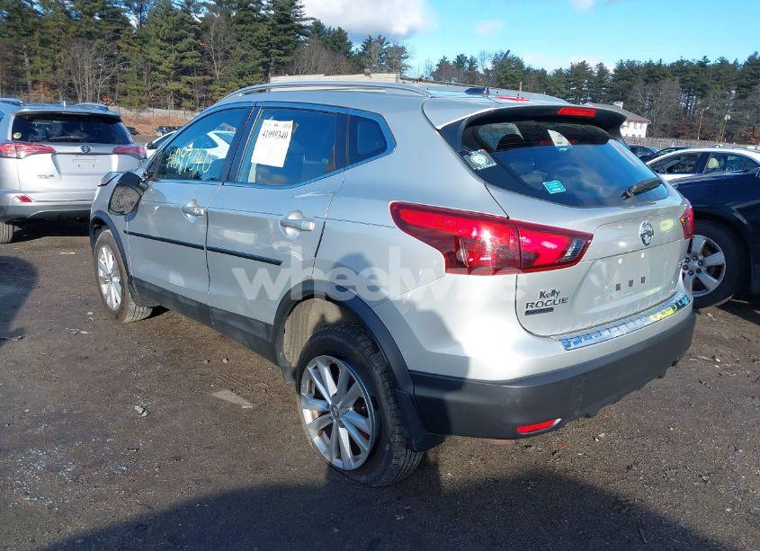 Photo 3 of 2017 Nissan Rogue SPORT SV (VIN JN1BJ1CR6HW117888)