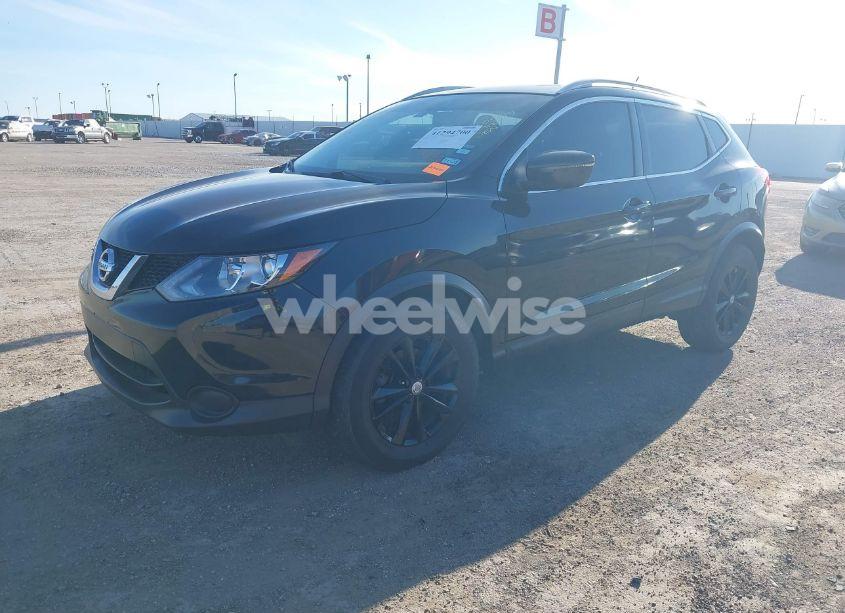 Photo 2 of 2017 Nissan Rogue SPORT SV (VIN JN1BJ1CR6HW122055)