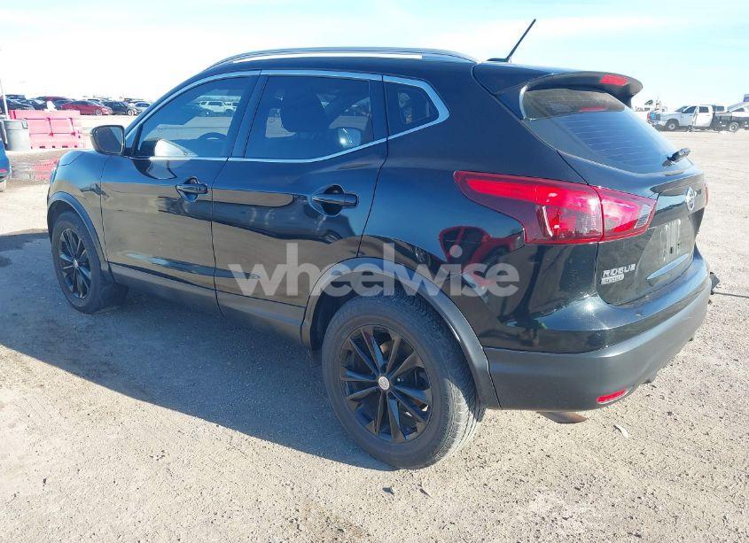 Photo 3 of 2017 Nissan Rogue SPORT SV (VIN JN1BJ1CR6HW122055)