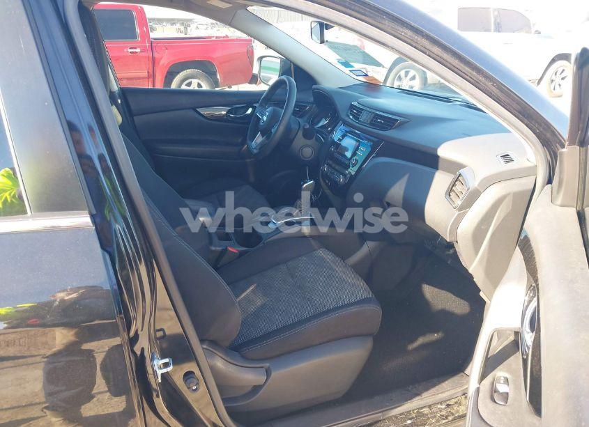 Photo 5 of 2017 Nissan Rogue SPORT SV (VIN JN1BJ1CR6HW122055)