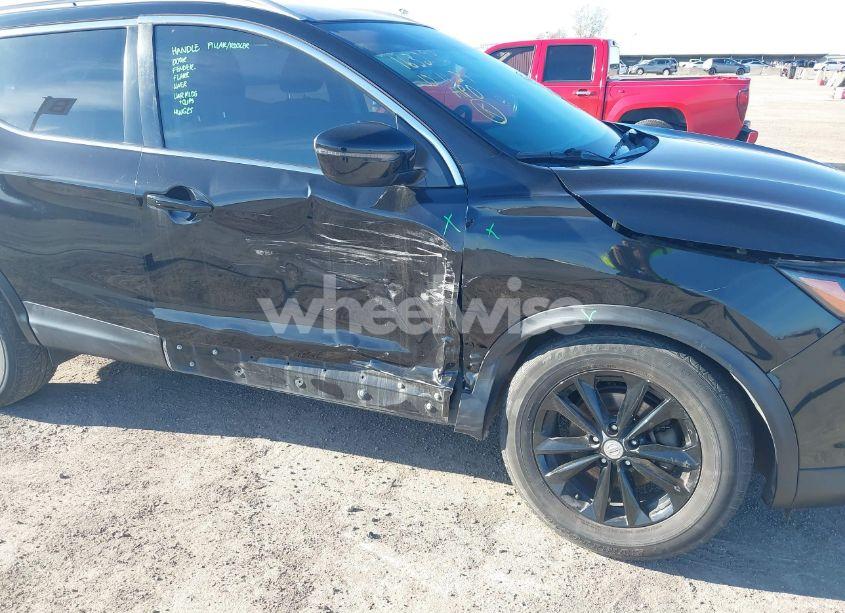 Photo 6 of 2017 Nissan Rogue SPORT SV (VIN JN1BJ1CR6HW122055)