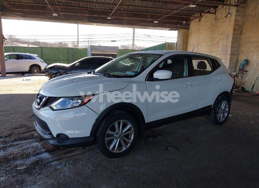Photo 2 of 2017 Nissan Rogue SPORT S (VIN JN1BJ1CR6HW131127)