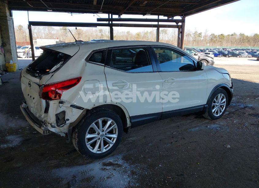 Photo 4 of 2017 Nissan Rogue SPORT S (VIN JN1BJ1CR6HW131127)