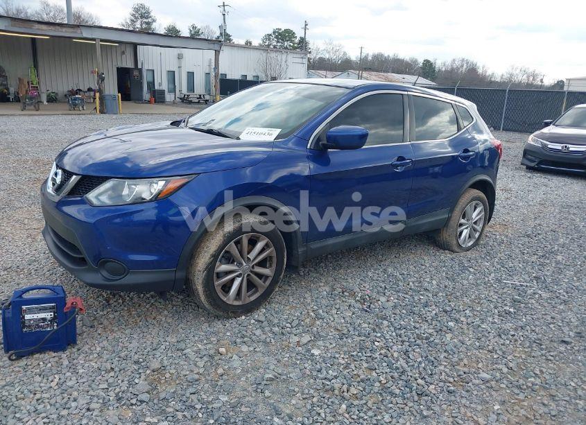 Photo 2 of 2018 Nissan Rogue SPORT S (VIN JN1BJ1CR6JW203904)