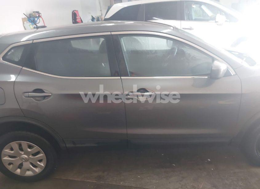 Photo 14 of 2018 Nissan Rogue SPORT S (VIN JN1BJ1CR6JW259079)