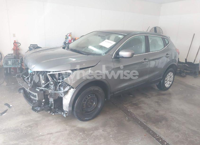 Photo 2 of 2018 Nissan Rogue SPORT S (VIN JN1BJ1CR6JW259079)