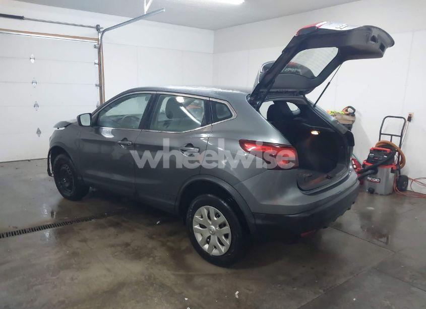 Photo 3 of 2018 Nissan Rogue SPORT S (VIN JN1BJ1CR6JW259079)