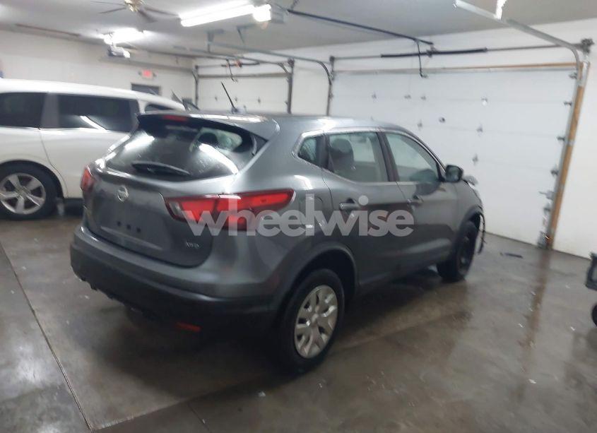 Photo 4 of 2018 Nissan Rogue SPORT S (VIN JN1BJ1CR6JW259079)