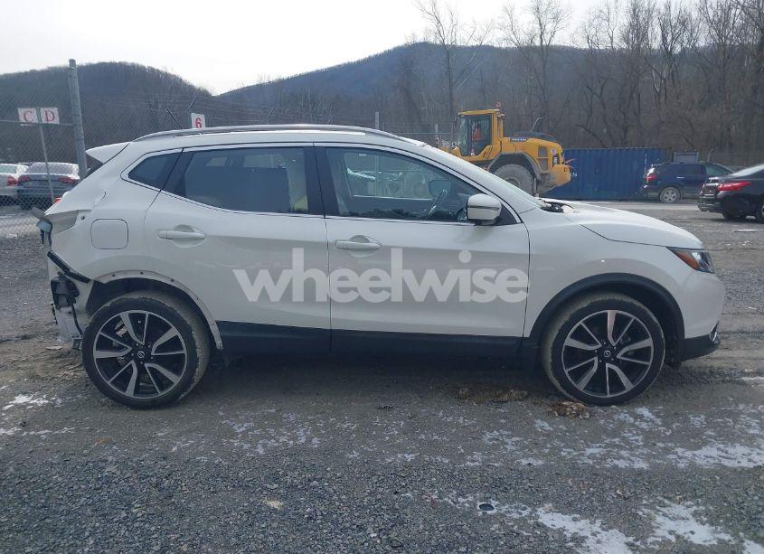 Photo 13 of 2018 Nissan Rogue SPORT SL (VIN JN1BJ1CR6JW265285)