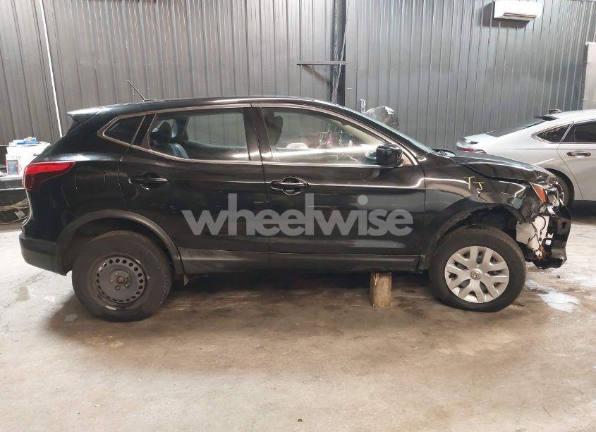 Photo 13 of 2018 Nissan Rogue SPORT S (VIN JN1BJ1CR6JW287738)