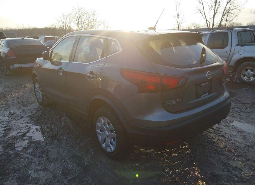 Photo 3 of 2019 Nissan Rogue SPORT S (VIN JN1BJ1CR6KW317421)