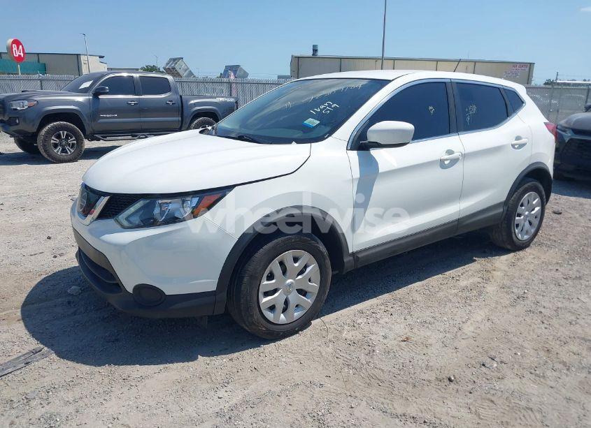 Photo 2 of 2019 Nissan Rogue SPORT S (VIN JN1BJ1CR6KW330198)